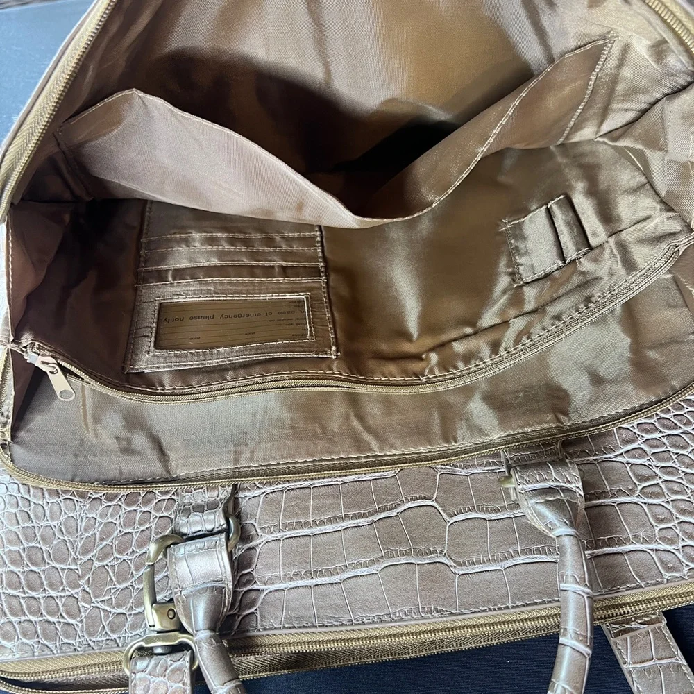 GAL Gold Faux Alligator Patent Leather Zipper Laptop/Computer Hand Bag/Purse EUC
